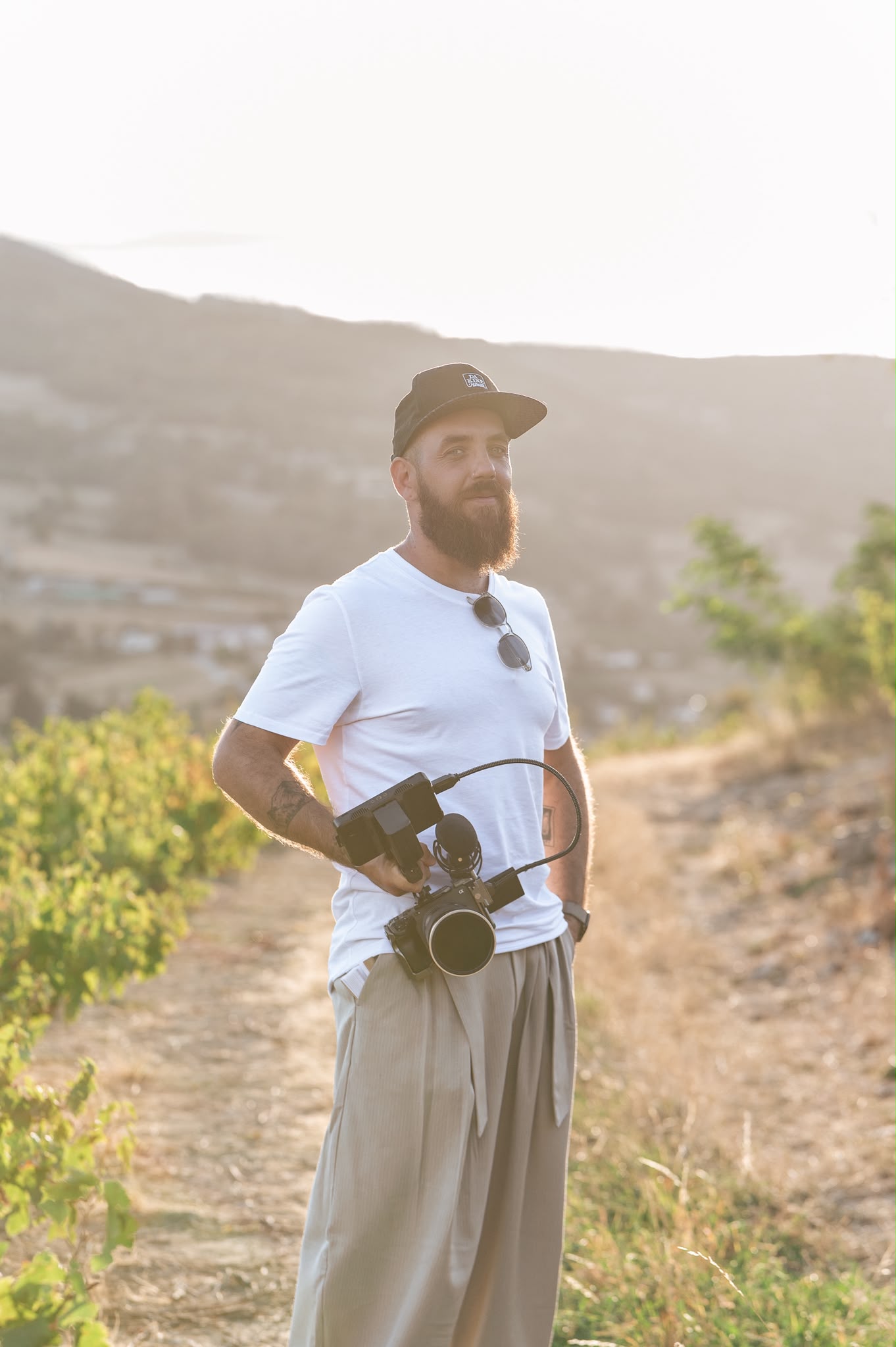 Mickaël — Vidéaste de mariage Story Film, dans les vignes à l'heure dorée
