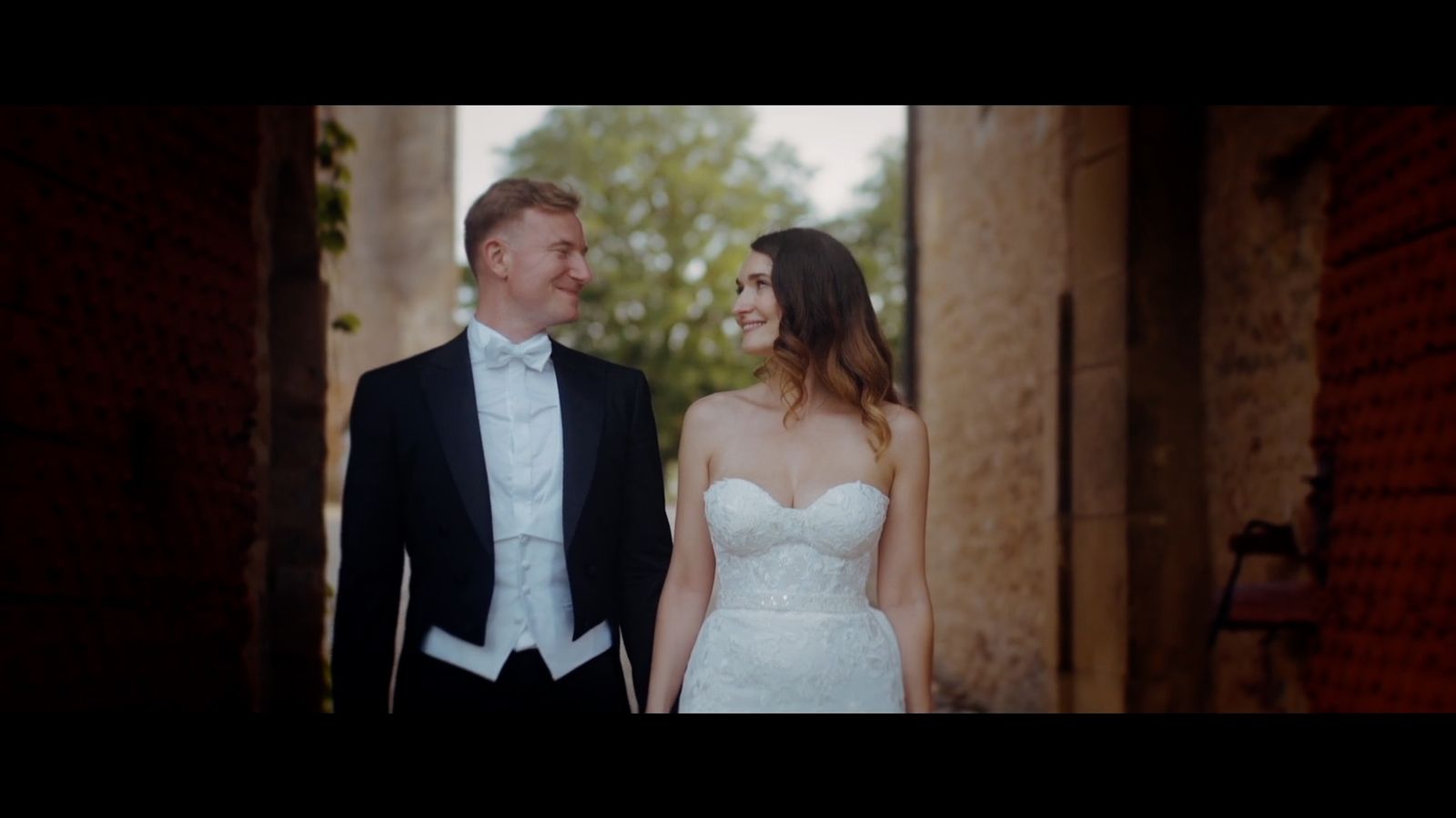 Extrait de film Story Film — couple au château