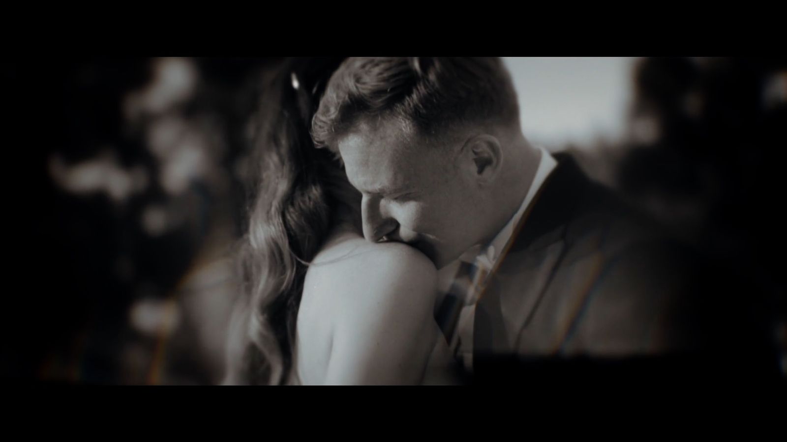 Couple intime en noir et blanc — extrait de film Story Film